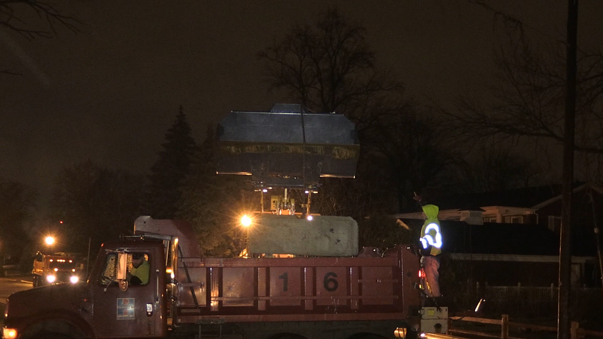 Communities along Little Calumet River brace for flooding; high water hampers travel